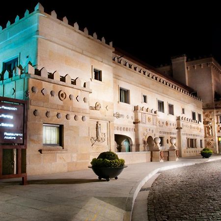 Pazo Los Escudos Hotel Spa & Resort Vigo Luaran gambar The Palace of the Dukes of Alba, the seat of the government of the Community of Madrid.