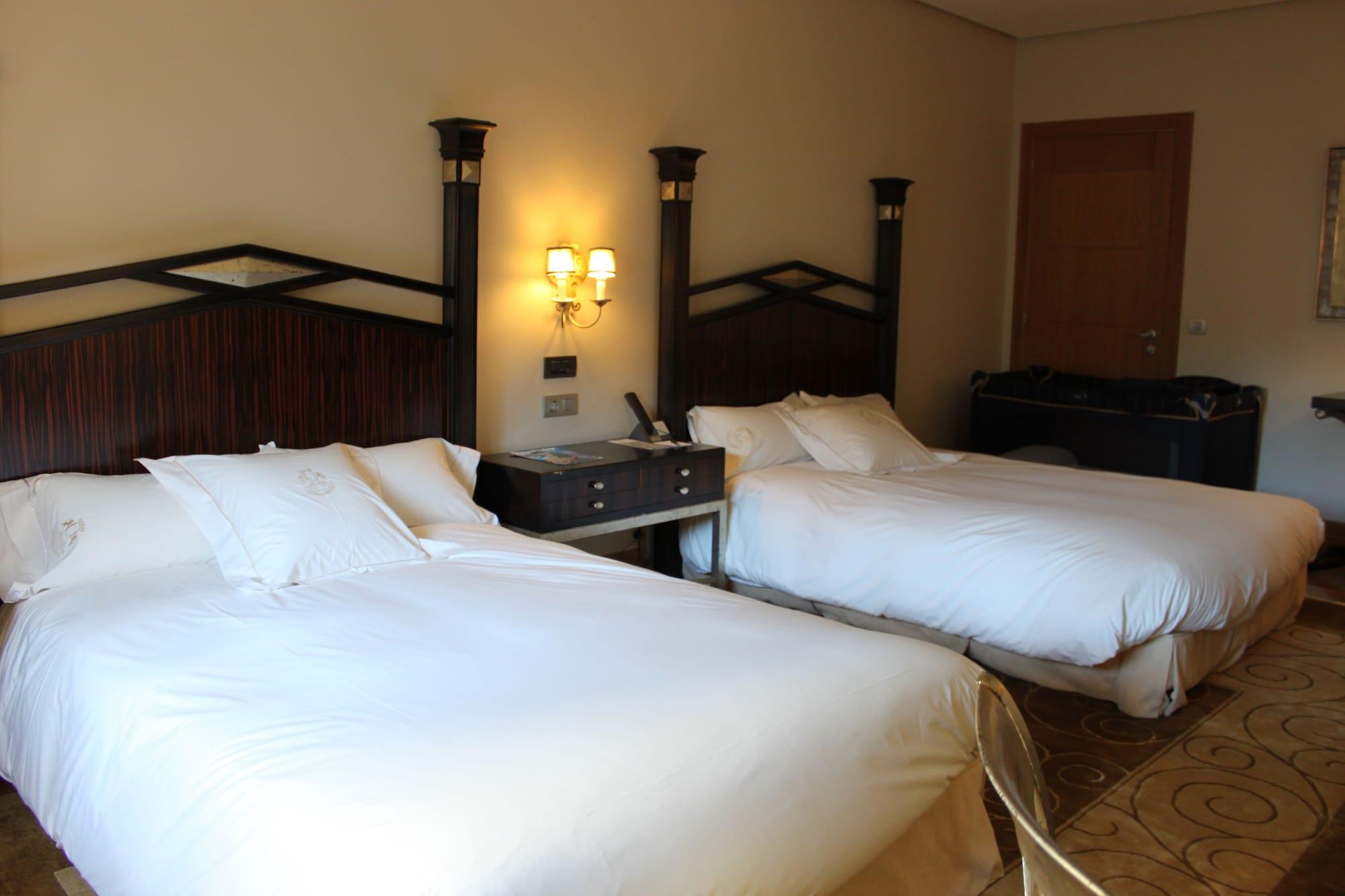 Pazo Los Escudos Hotel Spa & Resort Vigo Luaran gambar A room at the hotel