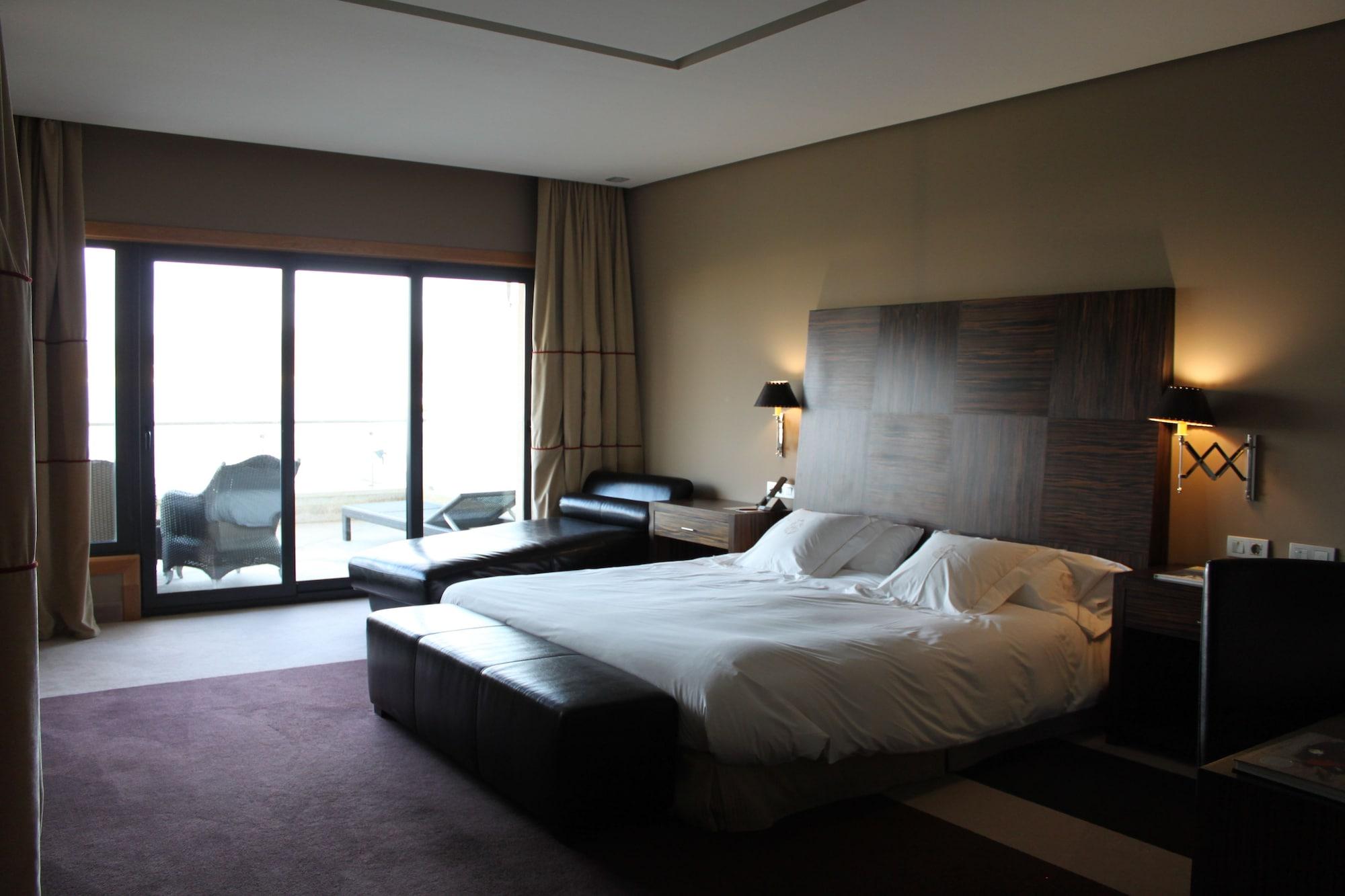 Pazo Los Escudos Hotel Spa & Resort Vigo Luaran gambar A room at the hotel