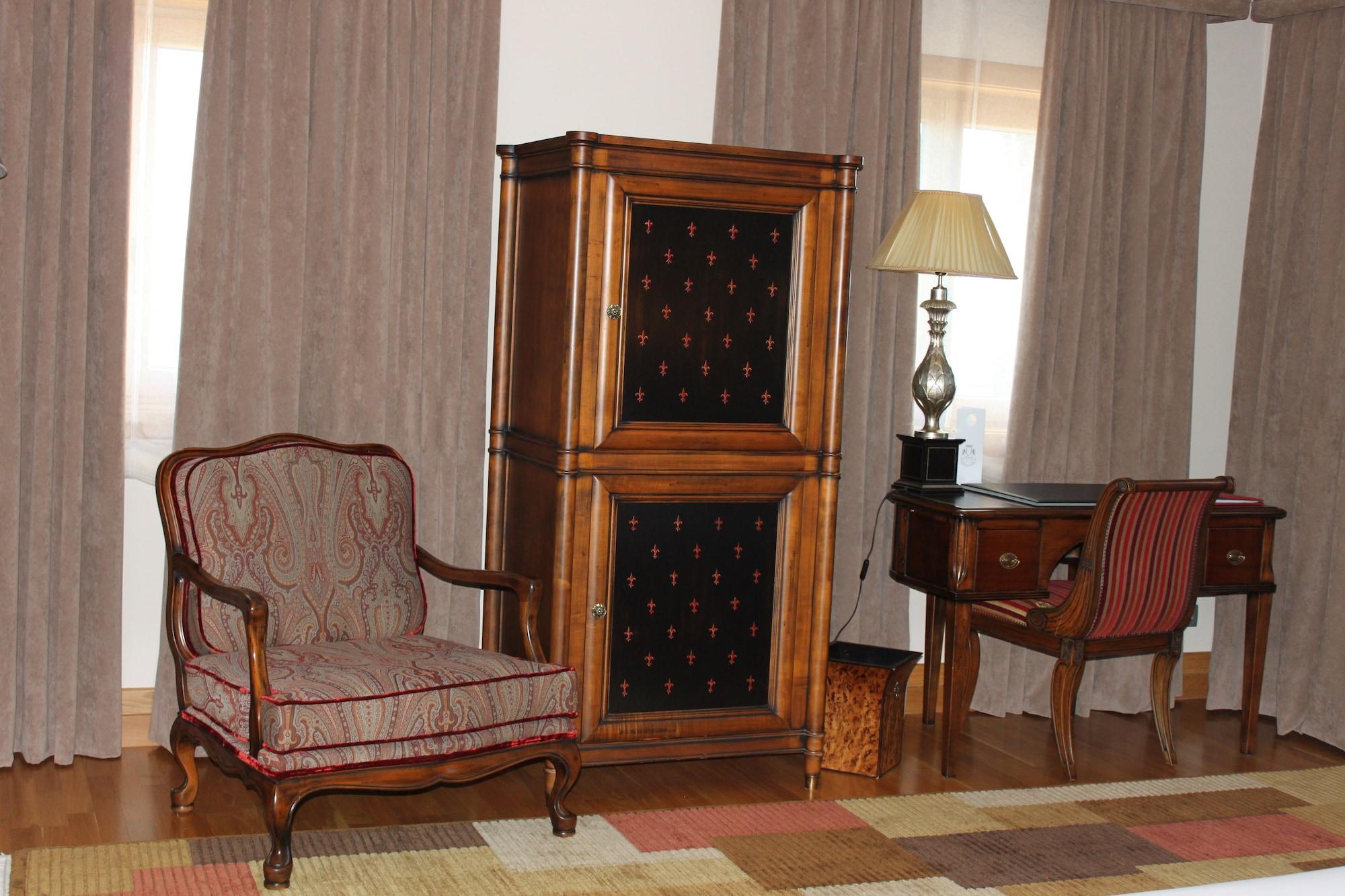 Pazo Los Escudos Hotel Spa & Resort Vigo Luaran gambar A typical room at the hotel