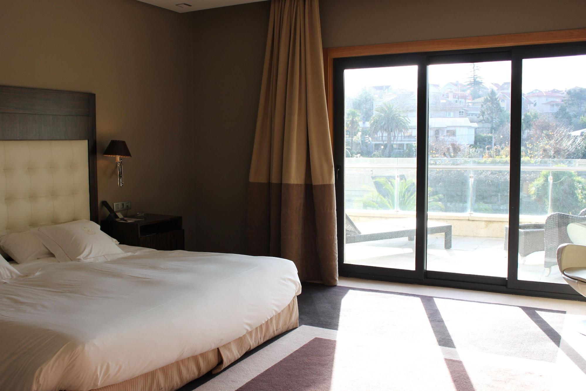Pazo Los Escudos Hotel Spa & Resort Vigo Luaran gambar A room at the hotel