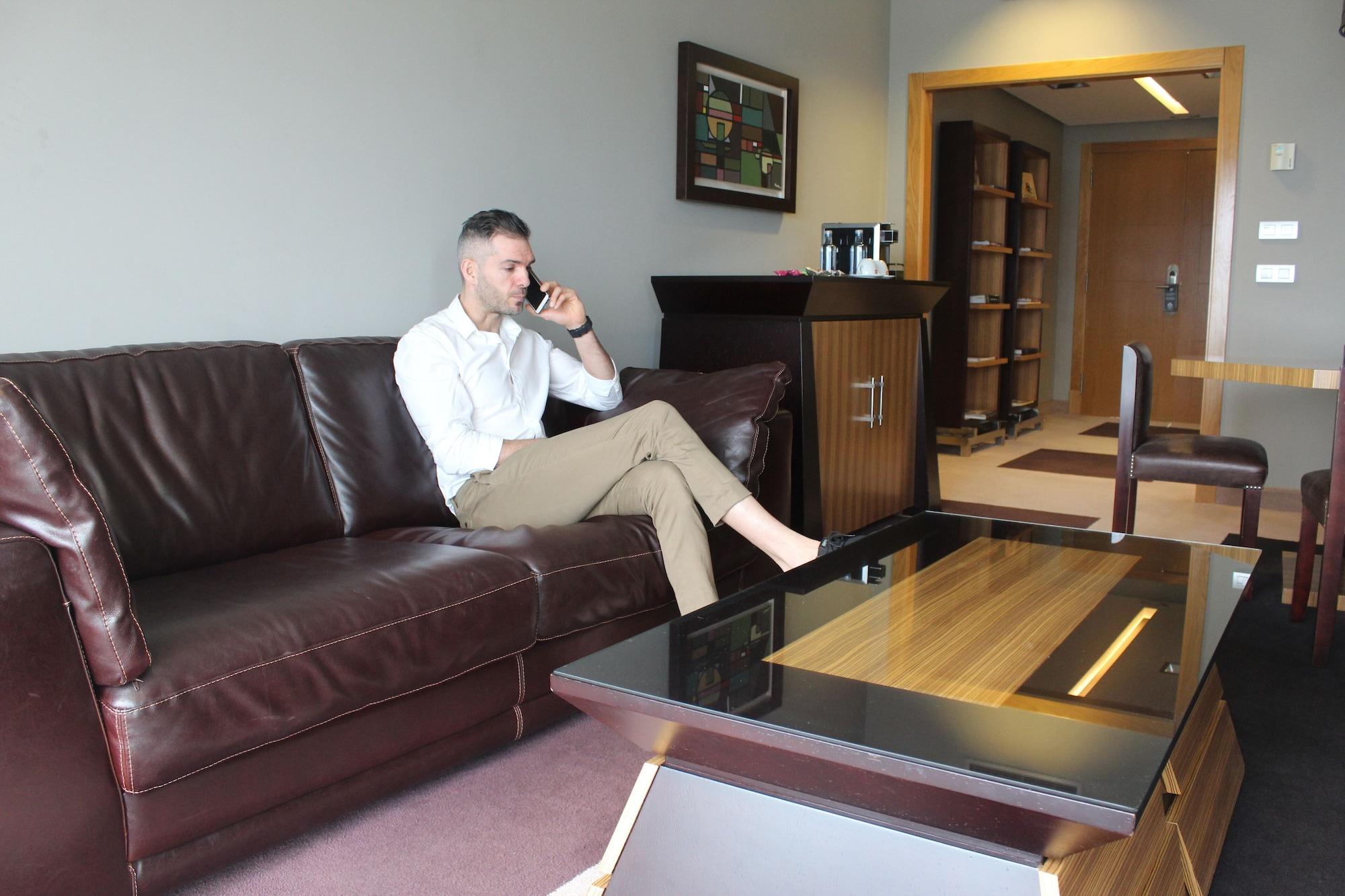 Pazo Los Escudos Hotel Spa & Resort Vigo Luaran gambar A man sitting on a sofa