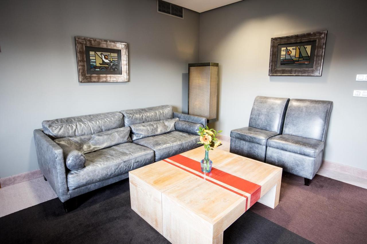Pazo Los Escudos Hotel Spa & Resort Vigo Luaran gambar The interior of the lounge