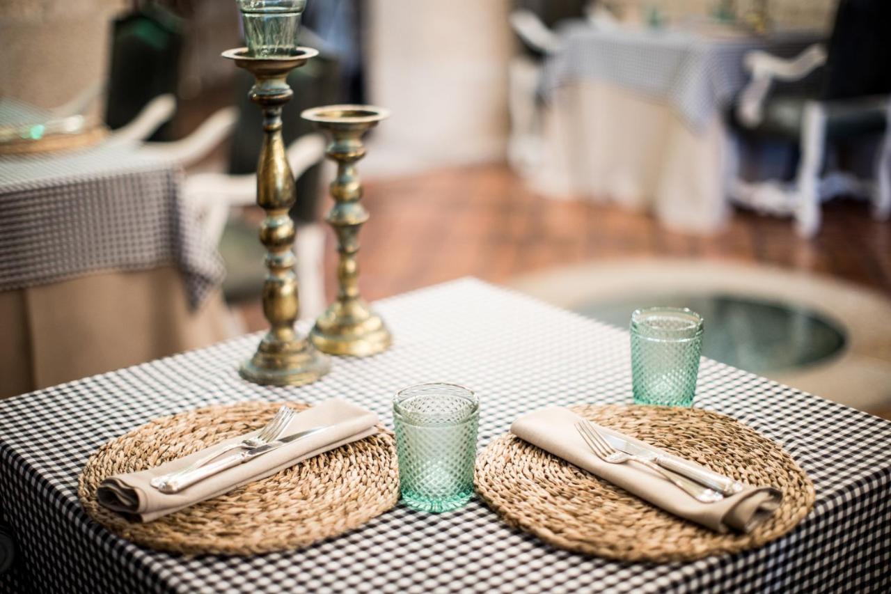 Pazo Los Escudos Hotel Spa & Resort Vigo Luaran gambar A place setting