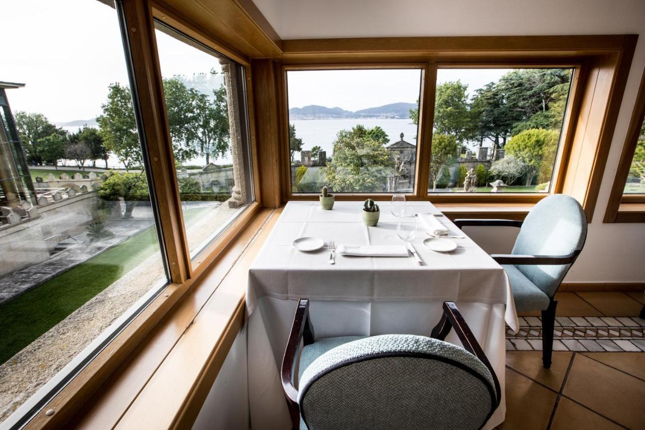 Pazo Los Escudos Hotel Spa & Resort Vigo Luaran gambar Restaurant "La Table du Lac"