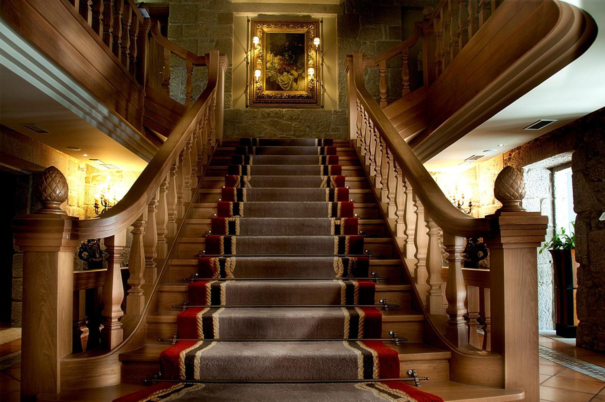Pazo Los Escudos Hotel Spa & Resort Vigo Luaran gambar The staircase